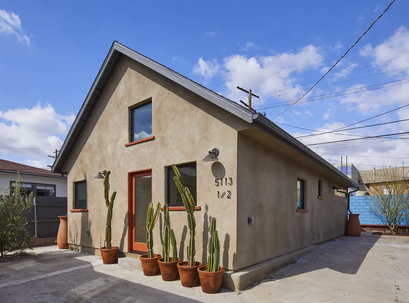Working with experienced contractors in ADU construction brings numerous benefits to homeowners